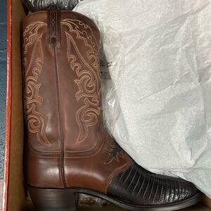 NIB Men’s Lucchese Brown and Black Cowboy Boots Size 9D